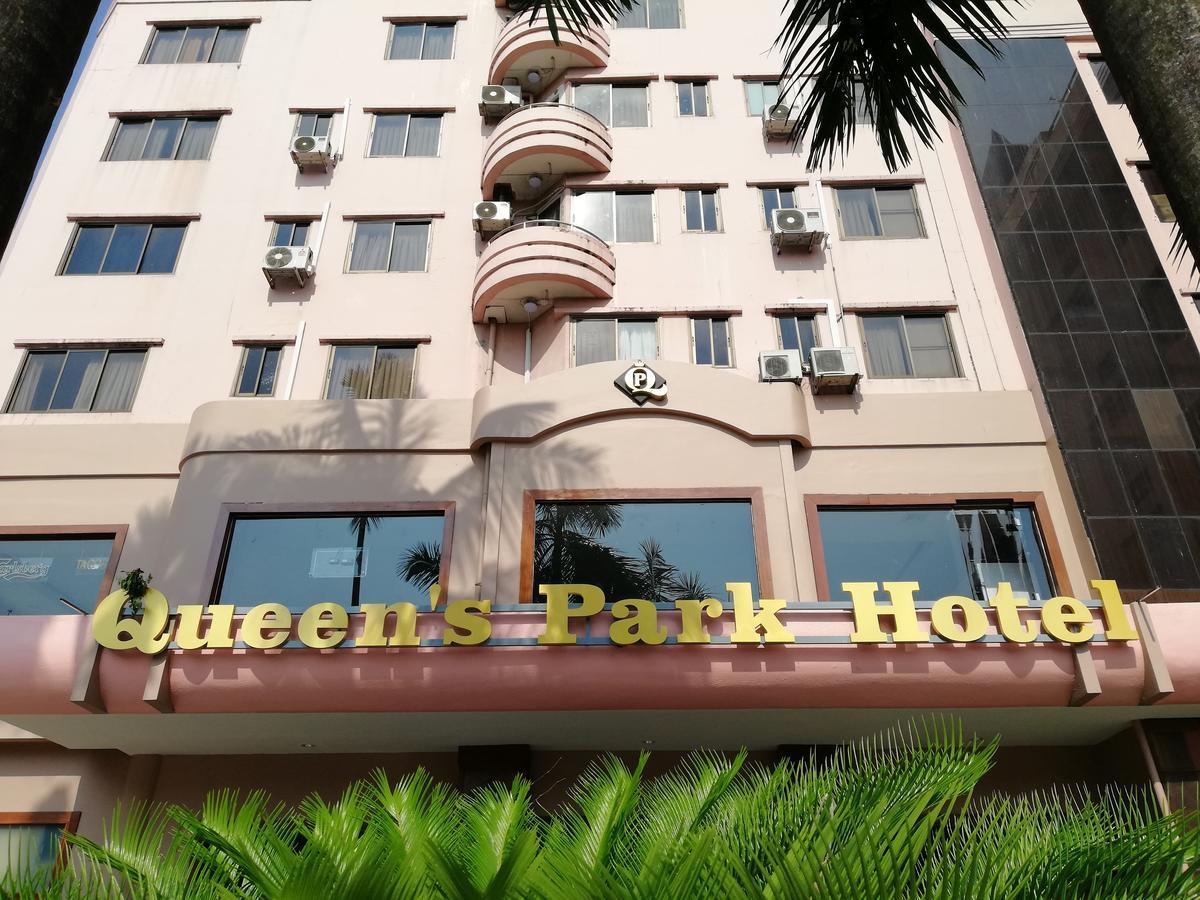 Queen'S Park Hotel Yangón Exterior foto